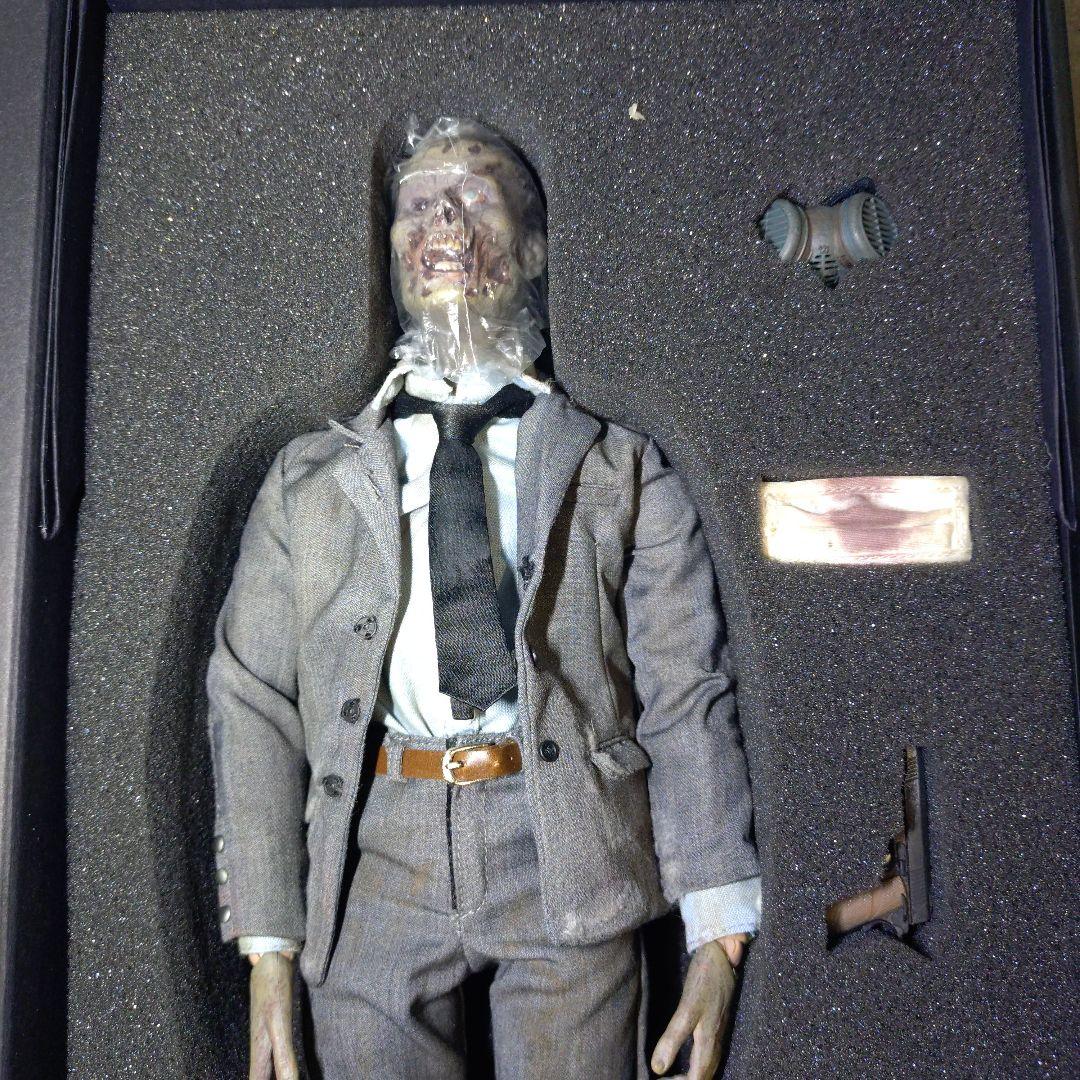 ①BOMTOYS 1/6 ゾンビ　フィギュア　バイオハザード