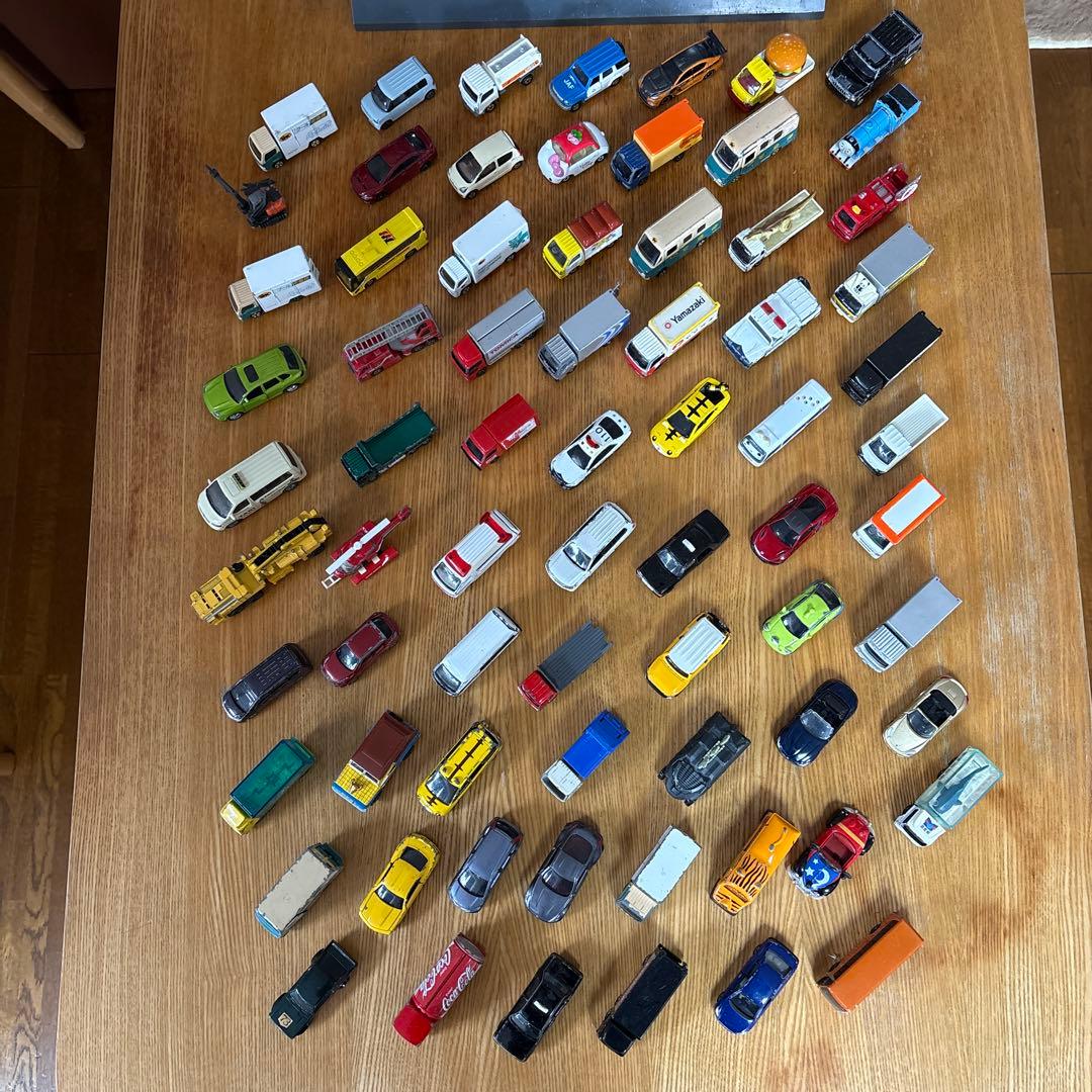 トミカ とミニカー多数と収納ケース70台
