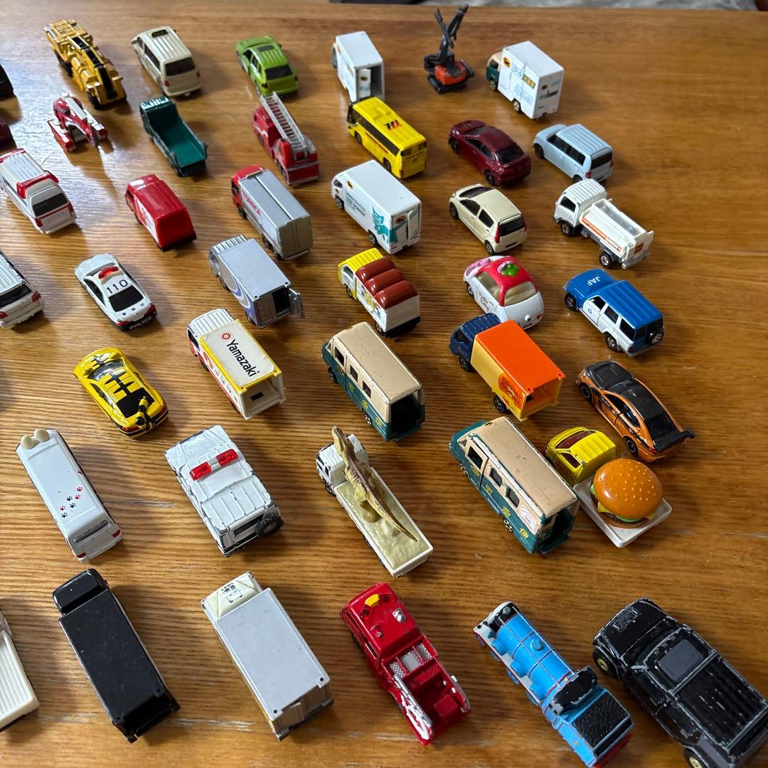 トミカ とミニカー多数と収納ケース70台