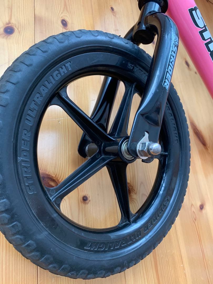 ★ストライダー★STRIDER★スポーツモデル★新品タイヤ1本★12インチピンク