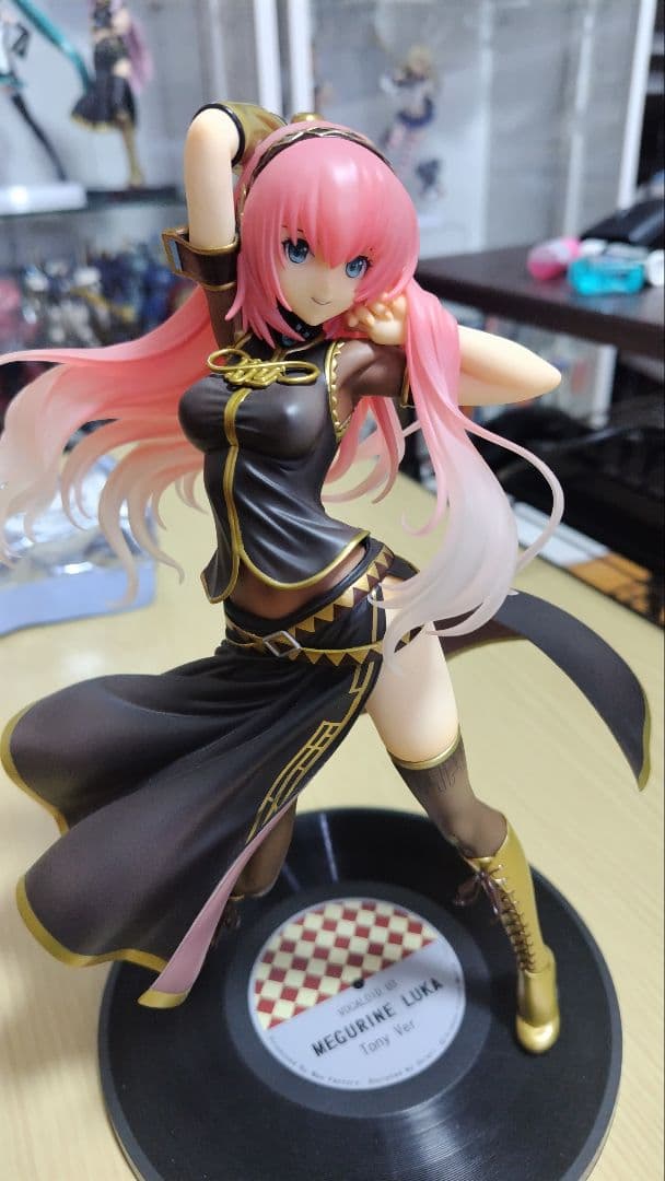 巡音ルカ　フィギュア　tony