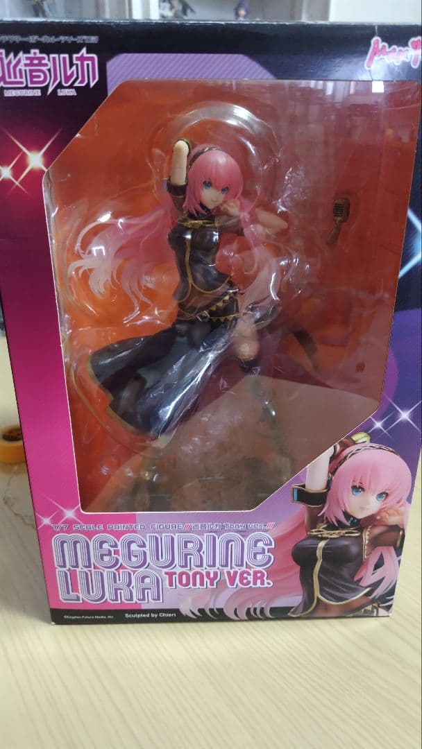 巡音ルカ　フィギュア　tony