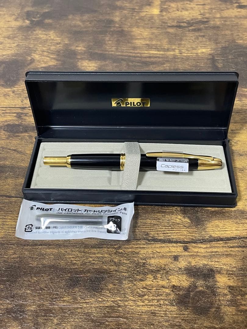 未使用に近い　シール付き　18金　ゴールド　中字　キャップレス　万年筆　備品付き