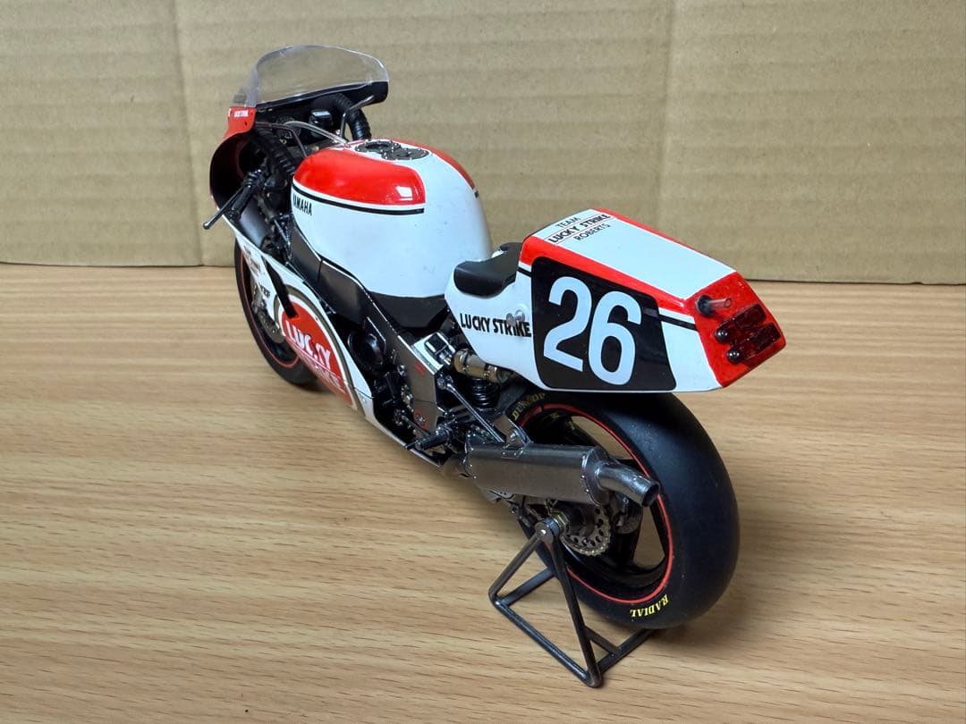 完成品 ヤマハ YZF750 ラッキーストライク YAMAHA 1/12 送料込