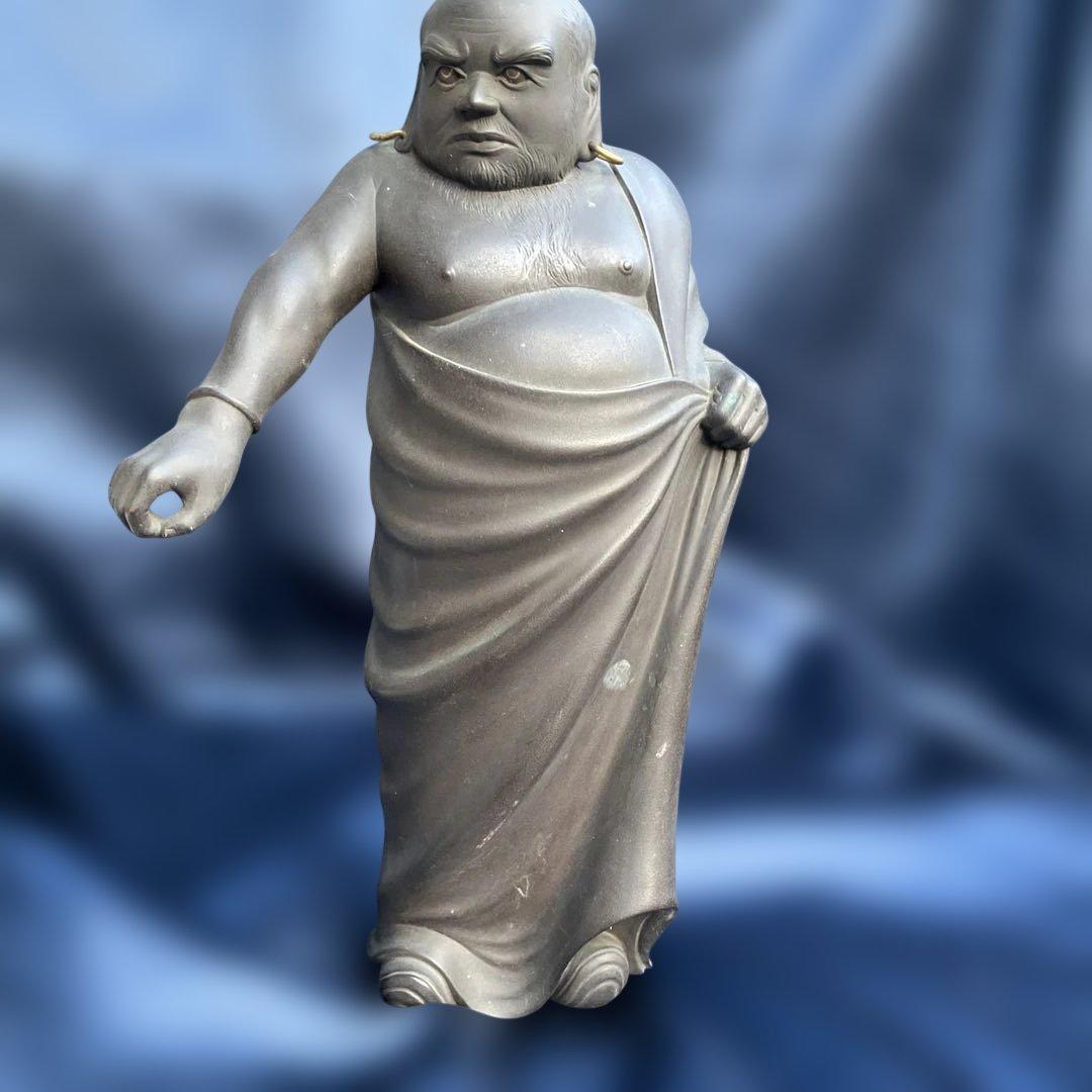 (418)だるま大師の達磨像と思われます。