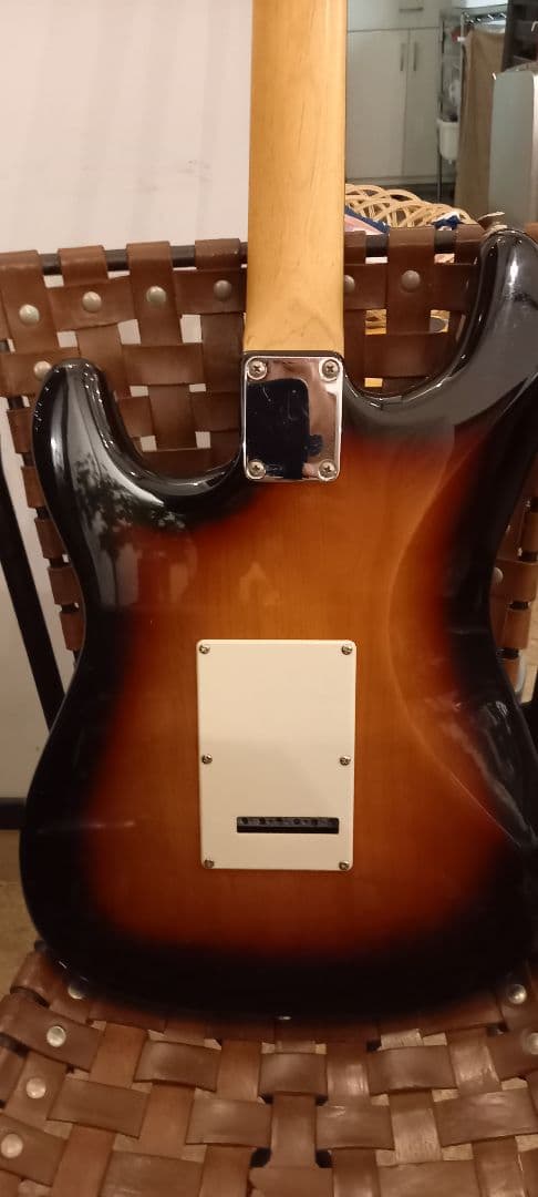 エレキギター サンバースト 3ピックアップ　レインボートーン