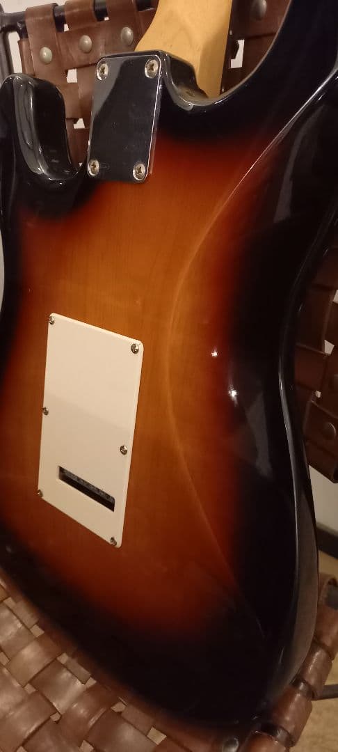 エレキギター サンバースト 3ピックアップ　レインボートーン