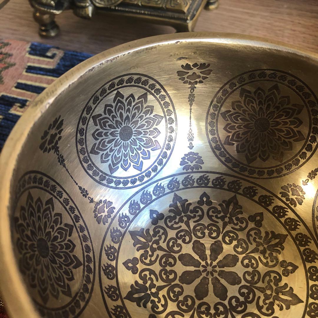 ◆シンギングボウル◆セブンメタル◆曼荼羅◆マンダラ彫◆F◆第1チャクラ対応◆