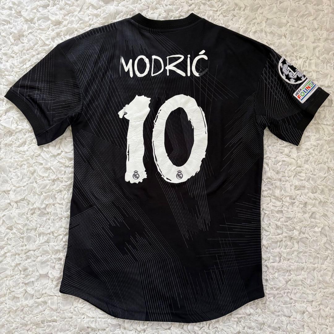 レアル・マドリード × Y-3 ユニフォーム（#10 モドリッチ）