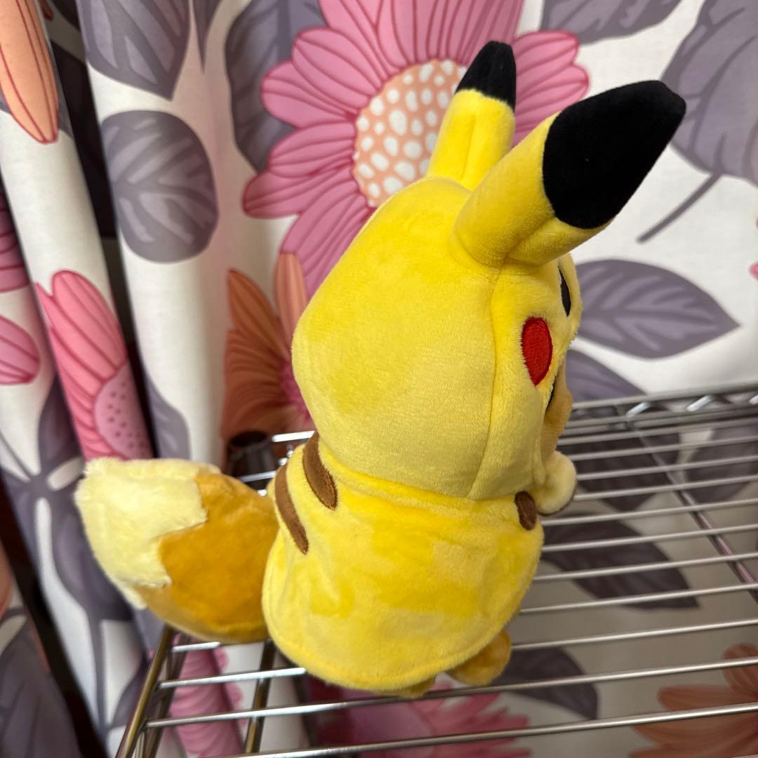 イーブイ　ピカチュウフード付きぬいぐるみ