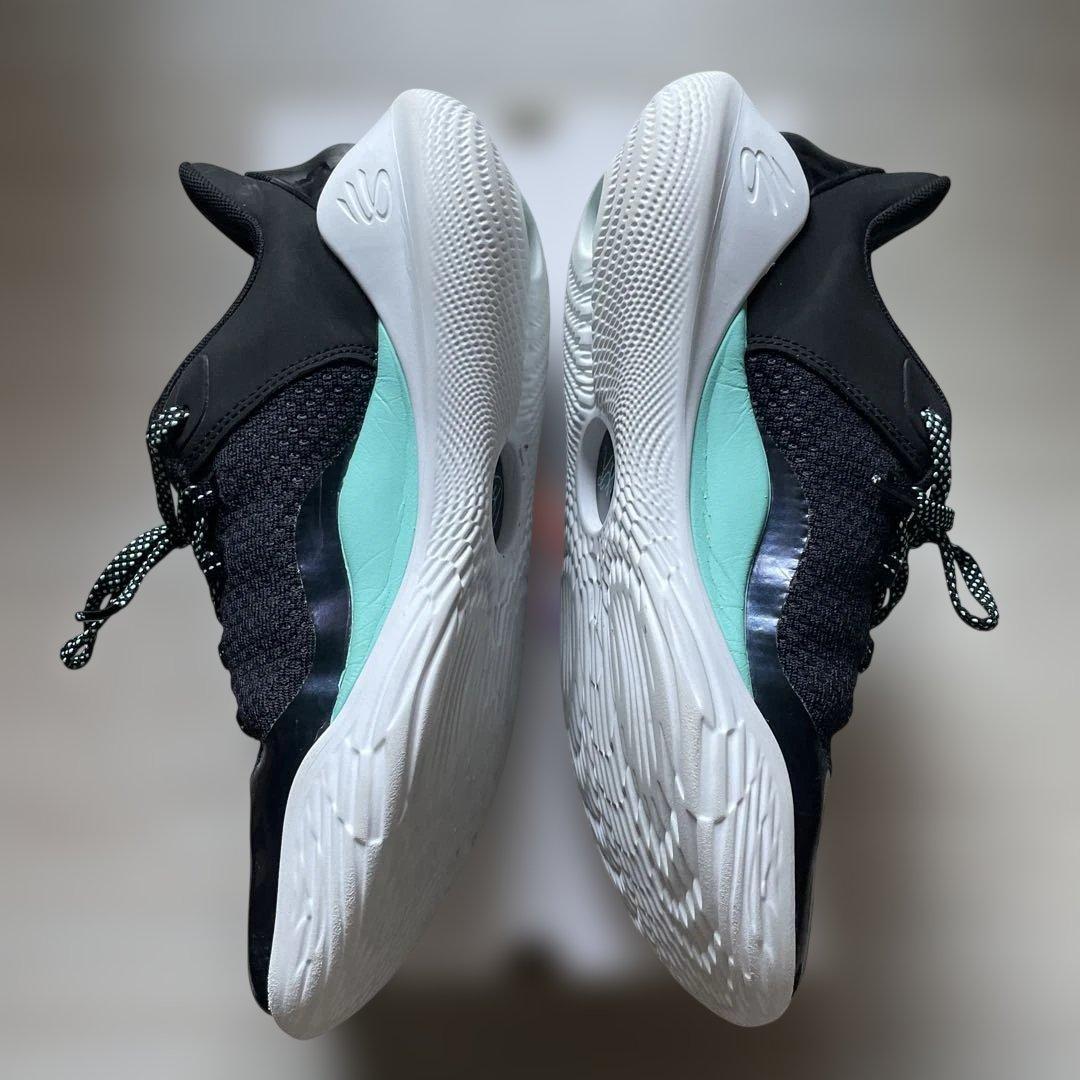 カリー11 Curry バスケットボールシューズ 黒 白 水色