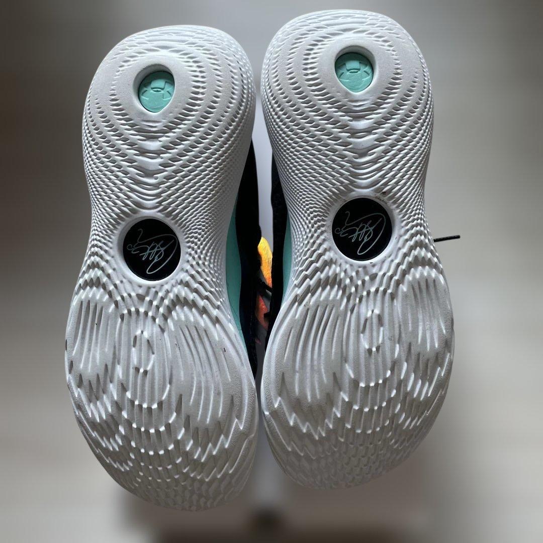 カリー11 Curry バスケットボールシューズ 黒 白 水色