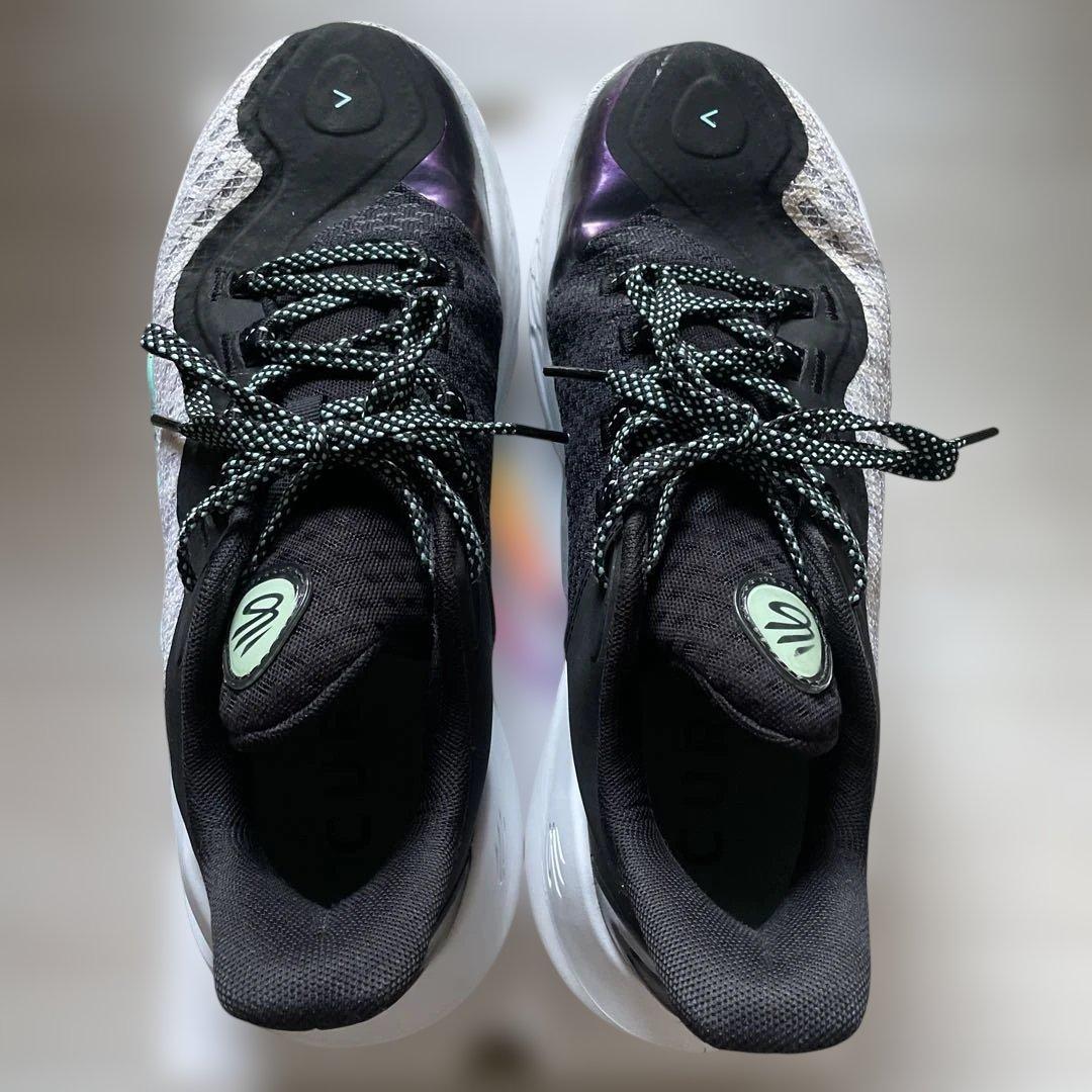 カリー11 Curry バスケットボールシューズ 黒 白 水色