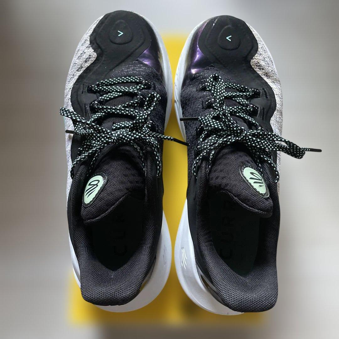 カリー11 Curry バスケットボールシューズ 黒 白 水色