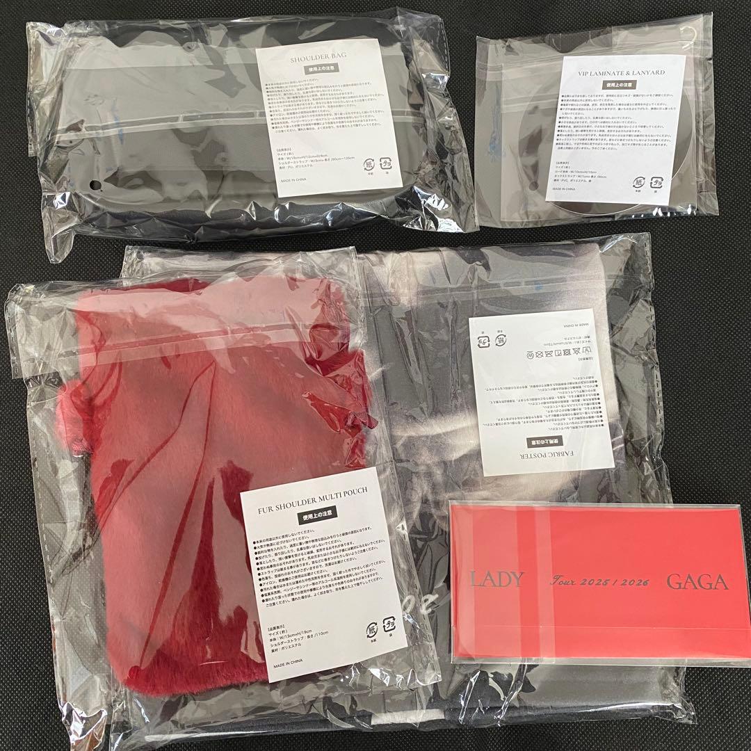 Lady Gaga The MAYHEM Ball VIP GOLDグッズ