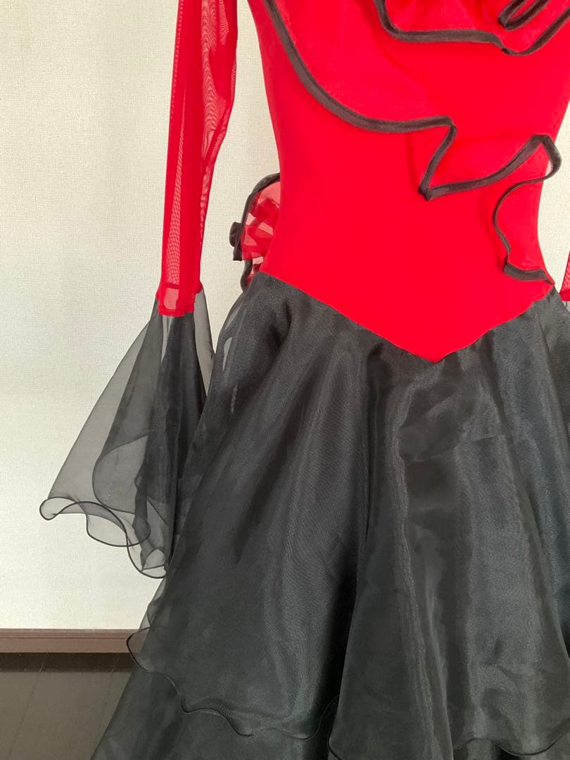 再値下げ‼️社交ダンス　カラオケ　赤黒　Mサイズ〜Ｌサイズ