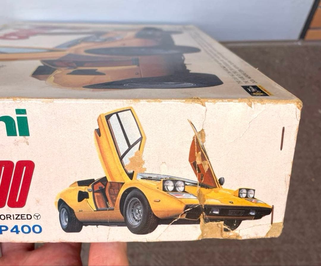 旧　フジミ　カウンタックLP400　1/16　未組立品　開封品