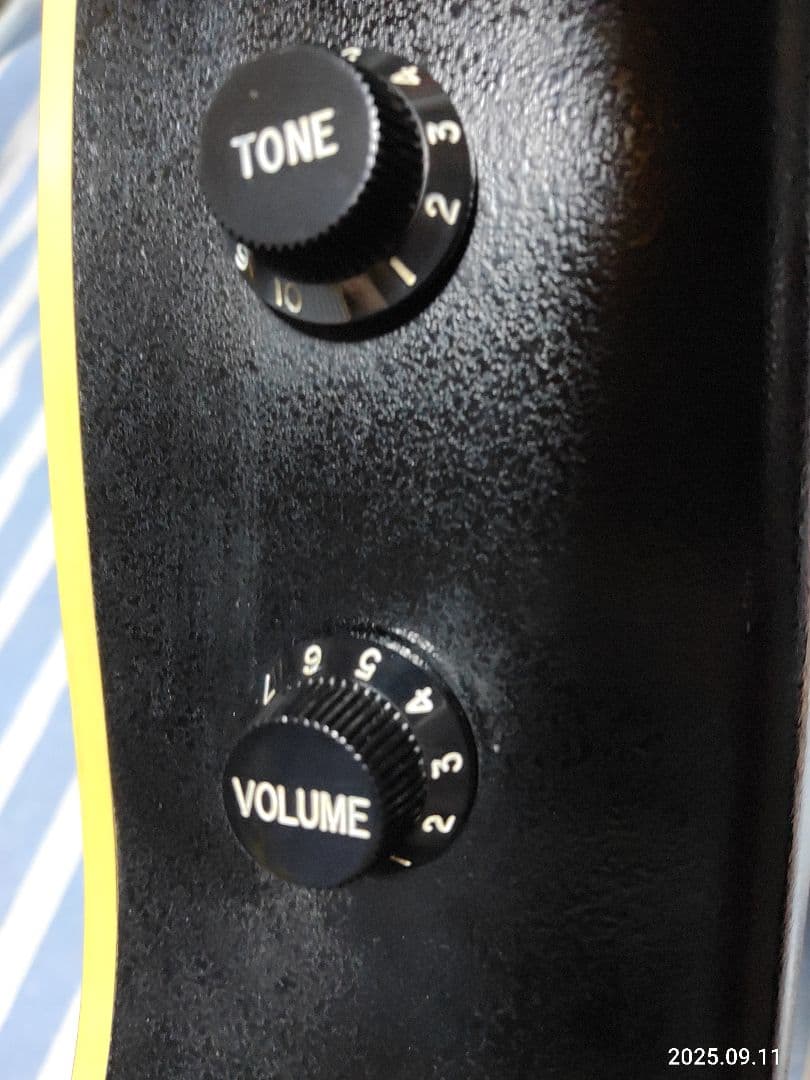 90年代のARIAのABSファイバー・エレ・アコースティックギターAMB-35