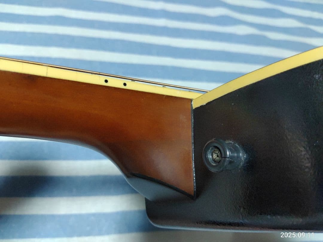 90年代のARIAのABSファイバー・エレ・アコースティックギターAMB-35