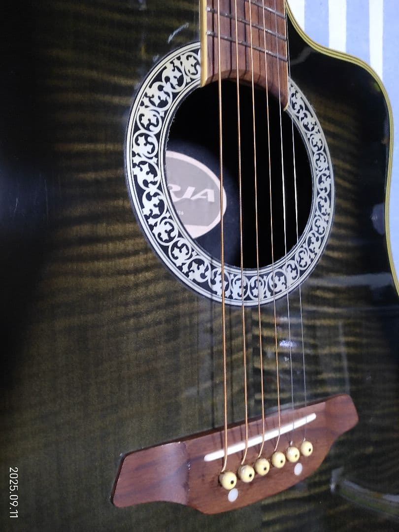 90年代のARIAのABSファイバー・エレ・アコースティックギターAMB-35