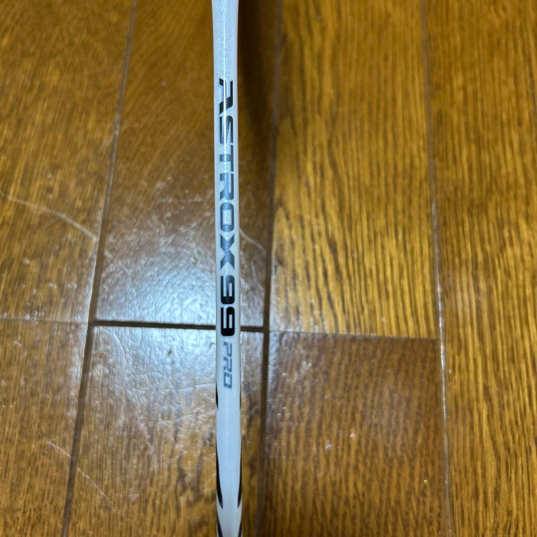 バドミントンラケット アストロックス99PRO ピンク グリップ