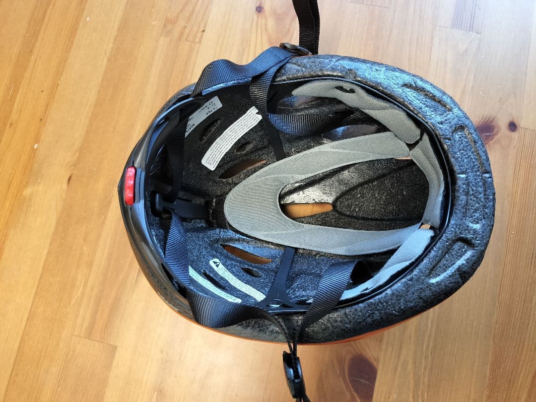 ストライダーSTRIDER スポーツ (オレンジ)とオレンジのヘルメット