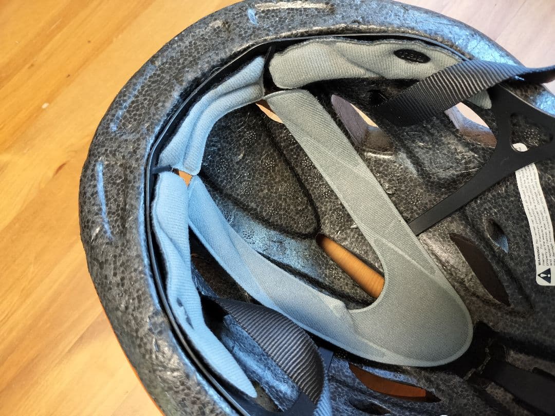 ストライダーSTRIDER スポーツ (オレンジ)とオレンジのヘルメット