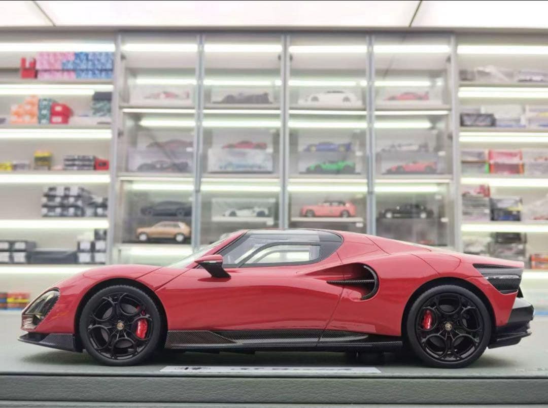 新品希少 BBR 1/18 アルファ ロメオ 33 Stradale ミニカー