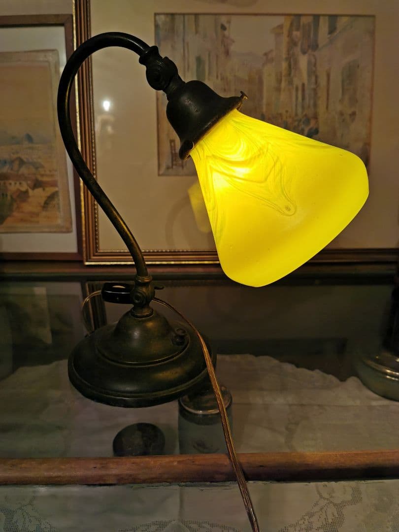 アンティーク 玉虫色イエロー&翠&乳白&桜 ファブリル系ガラス ランプスタンド