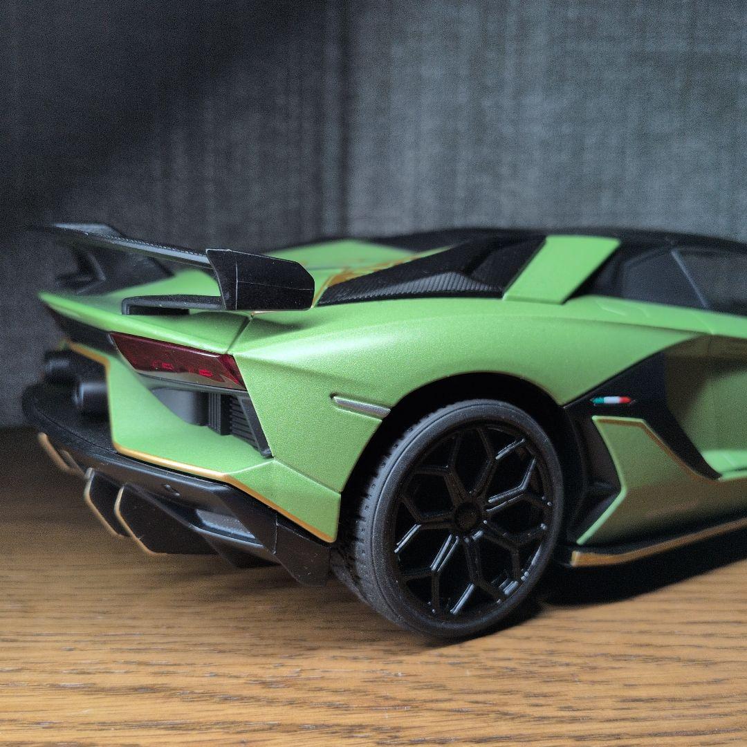 アヴェンタドール ロードスター1:18スケール 　マットグリーン 63