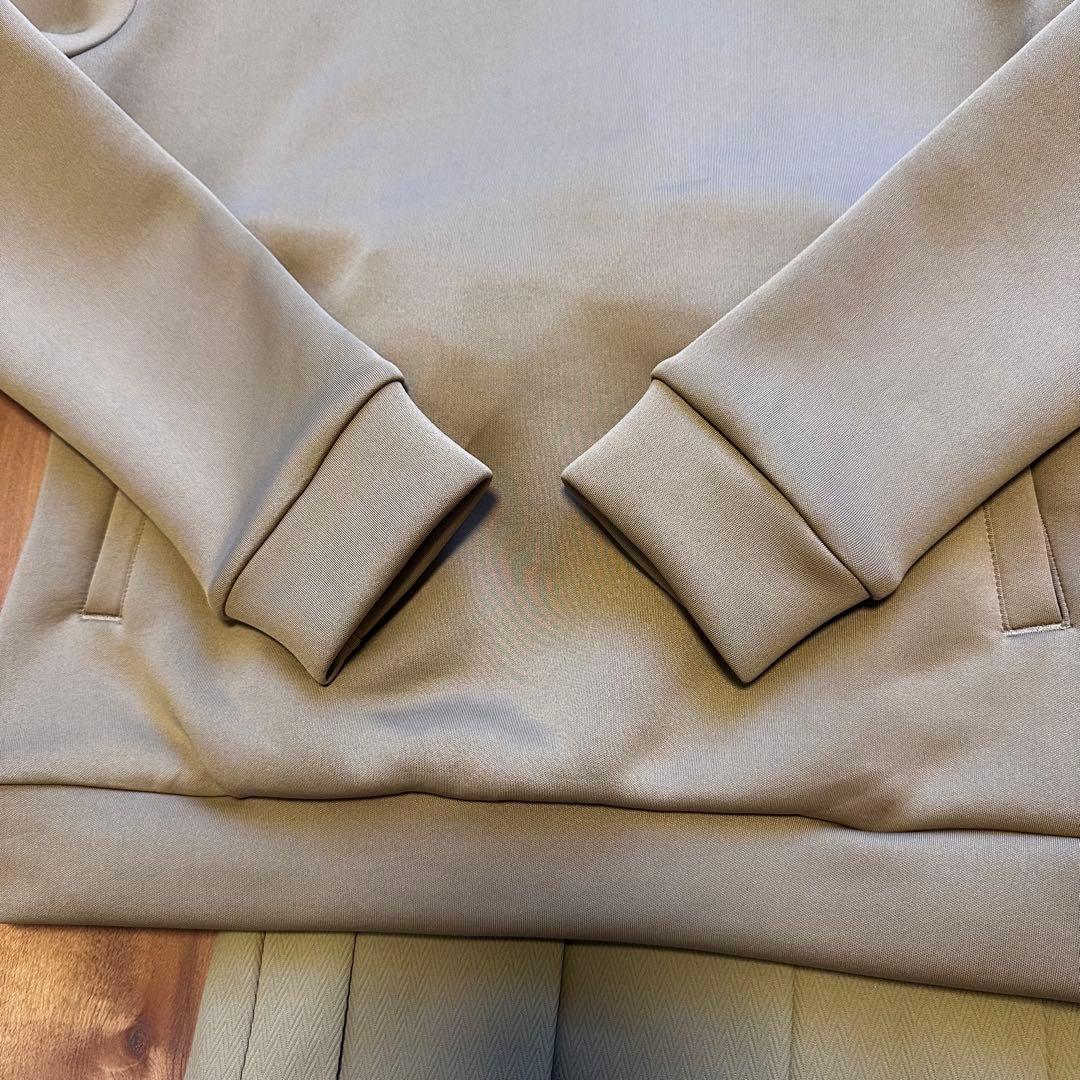 ダンボールニット　プリーツスカート　セットアップ　ベージュ　秋冬　長袖　フーディ