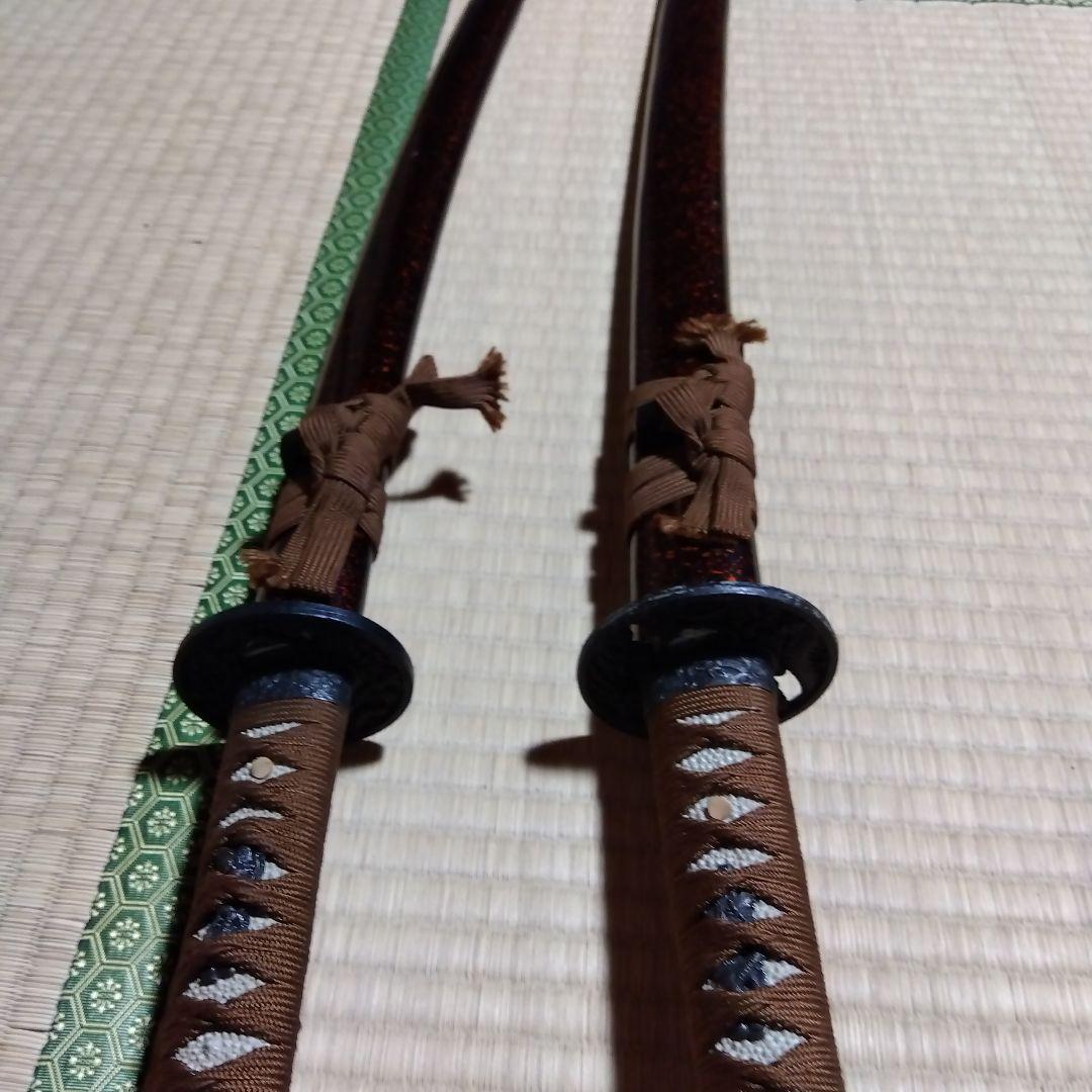 【日本刀 模擬刀】【断捨離価格】曲線的な刃 赤色の鞘脇差しとセット