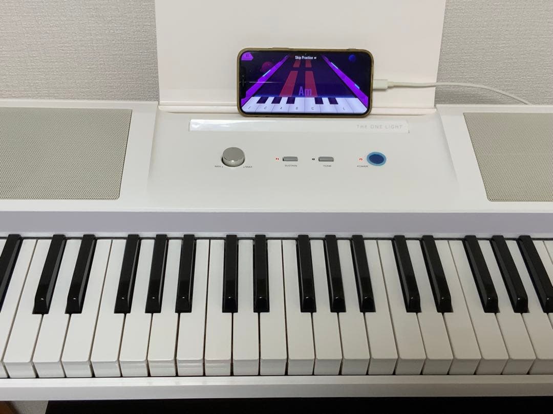 The ONE Smart Piano Light（ホワイト／61鍵）