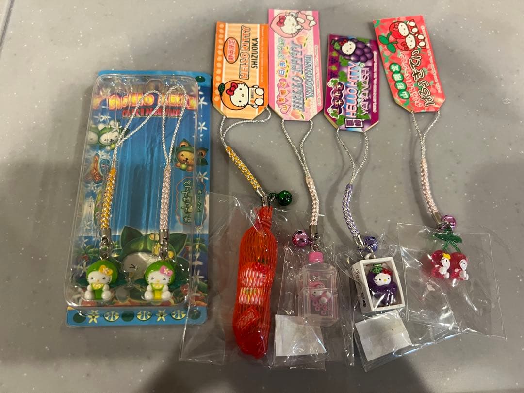 ハローキティ 山梨限定　巨峰白桃　山形限定 さくらんぼ みかん シークワーサー