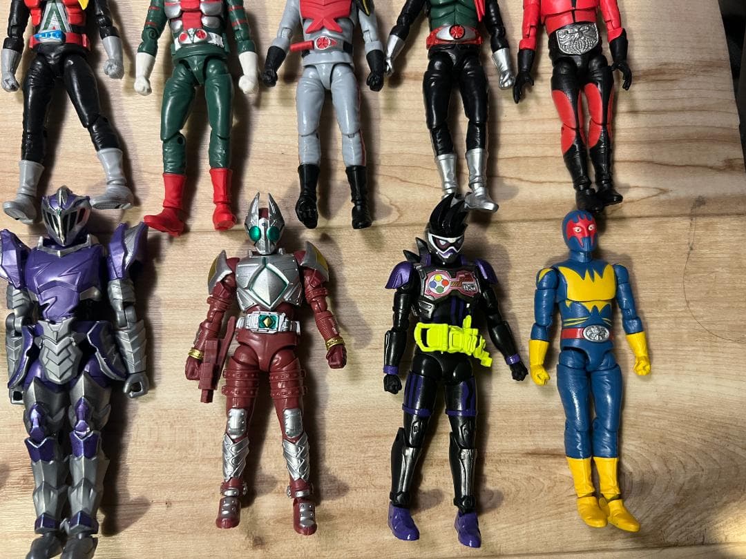 ゆ*く様 バンダイ )装動 SO-DO / 仮面ライダー 約100体 まとめ売り