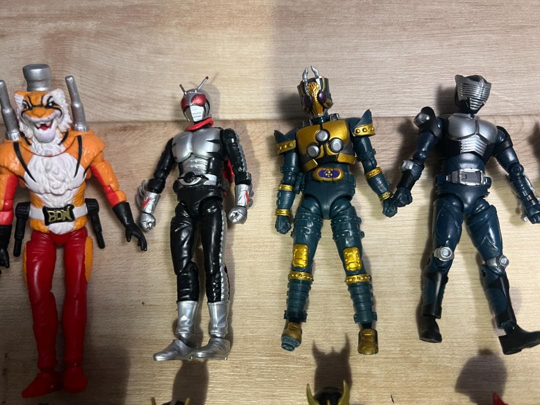 ゆ*く様 バンダイ )装動 SO-DO / 仮面ライダー 約100体 まとめ売り