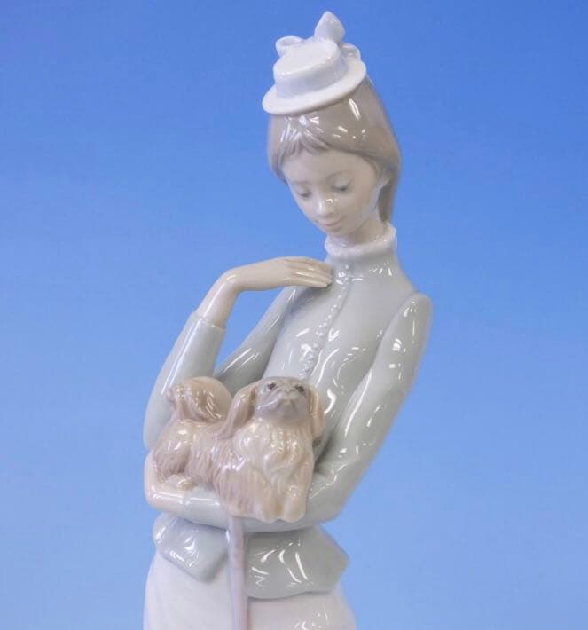 リアドロ　犬を抱く貴婦人　アンティーク