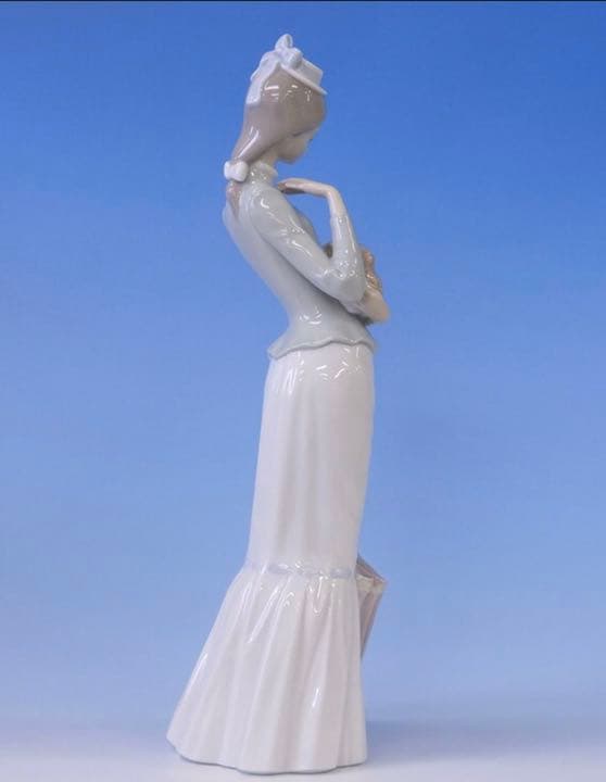 リアドロ　犬を抱く貴婦人　アンティーク