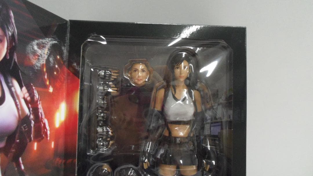 ファイナルファンタジーVII プレイアーツ改 ティファ・ロックハート フィギュア