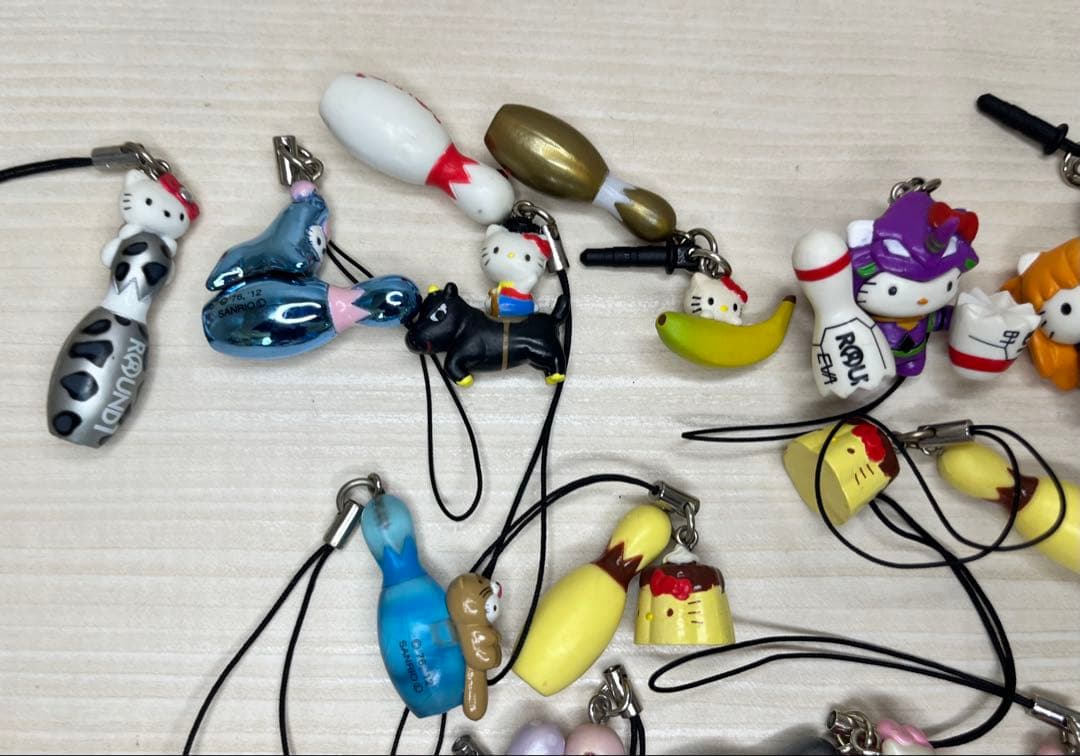 ラウンドワン限定 ハローキティ ストラップ　ディズニー　ワンピース