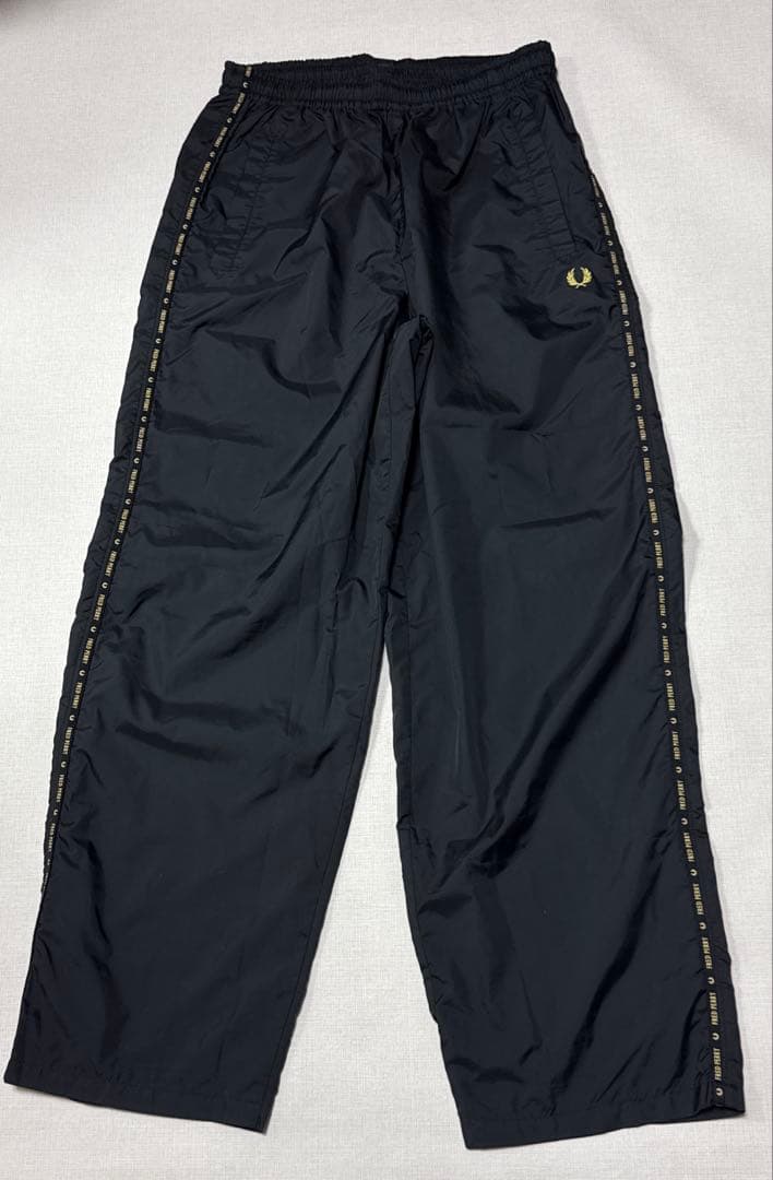 【特価】FRED PERRY 上級ウインドブレーカー