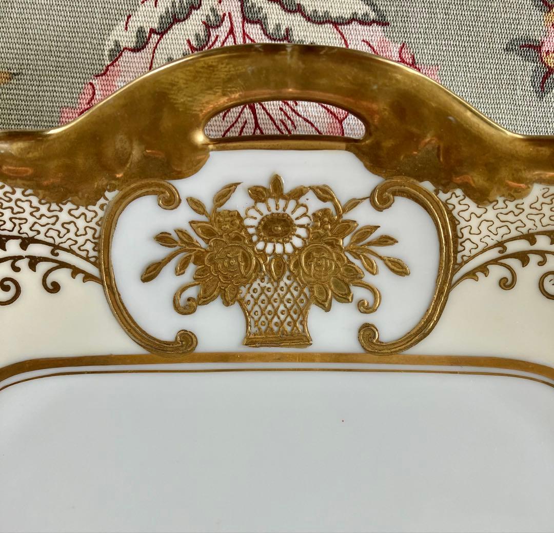 金色装飾の四角形サービングプレート