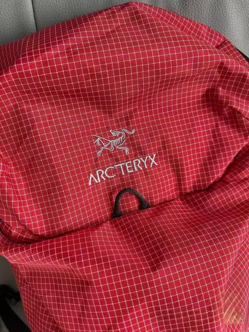 未使用ARC'TERYXバッグパック赤格子