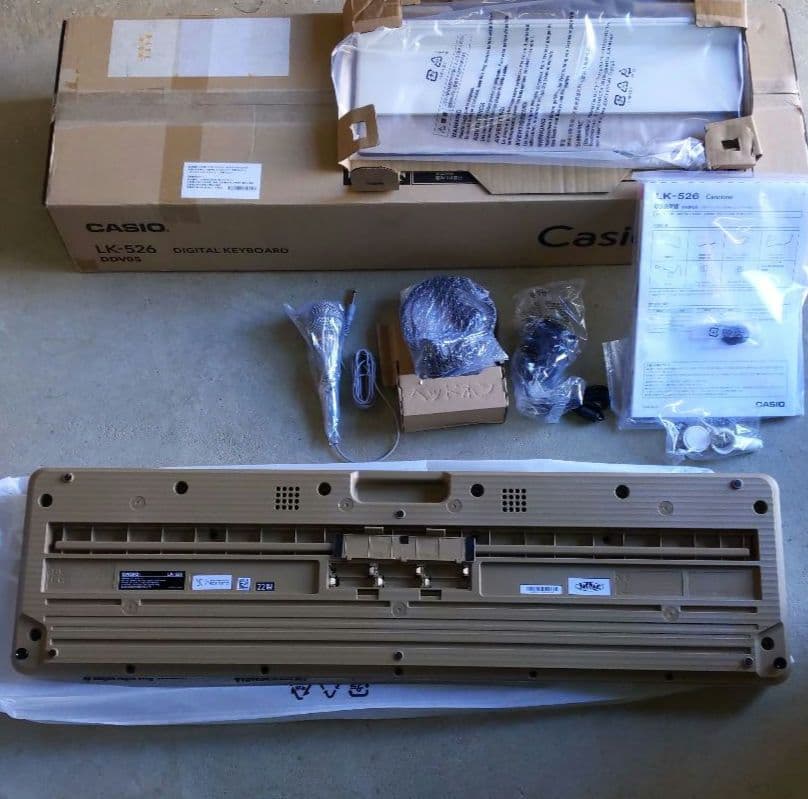 CASIO 光ナビゲーションキーボード 電子ピアノ LK-526 2022年製