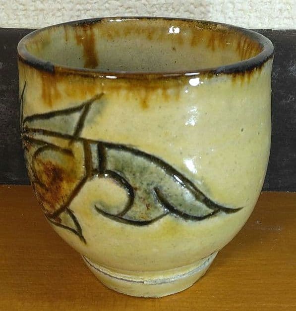 人間国宝 金城次郎 湯呑(魚2匹）栞 共箱(本人書付）壺屋焼 壷屋焼 やちむん