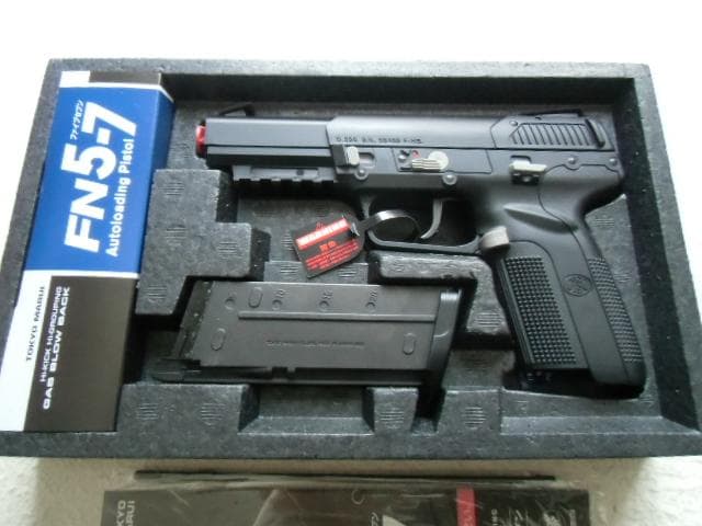 「バックアップ」も付いてます！(FN5-7+デリンジャー)
