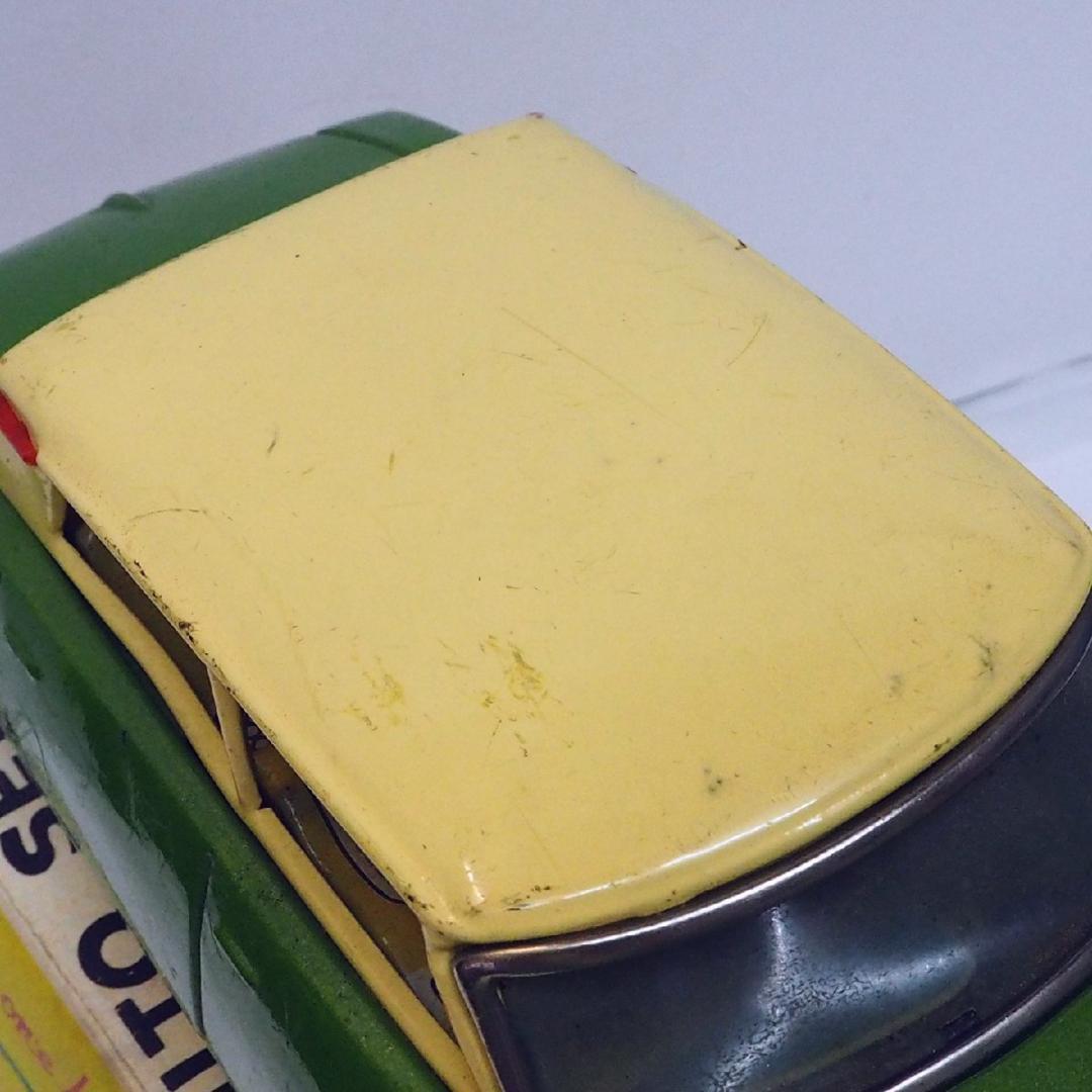 萬代屋【 シトロエンDS19黄緑】ブリキ tin toy car【箱はコピー】