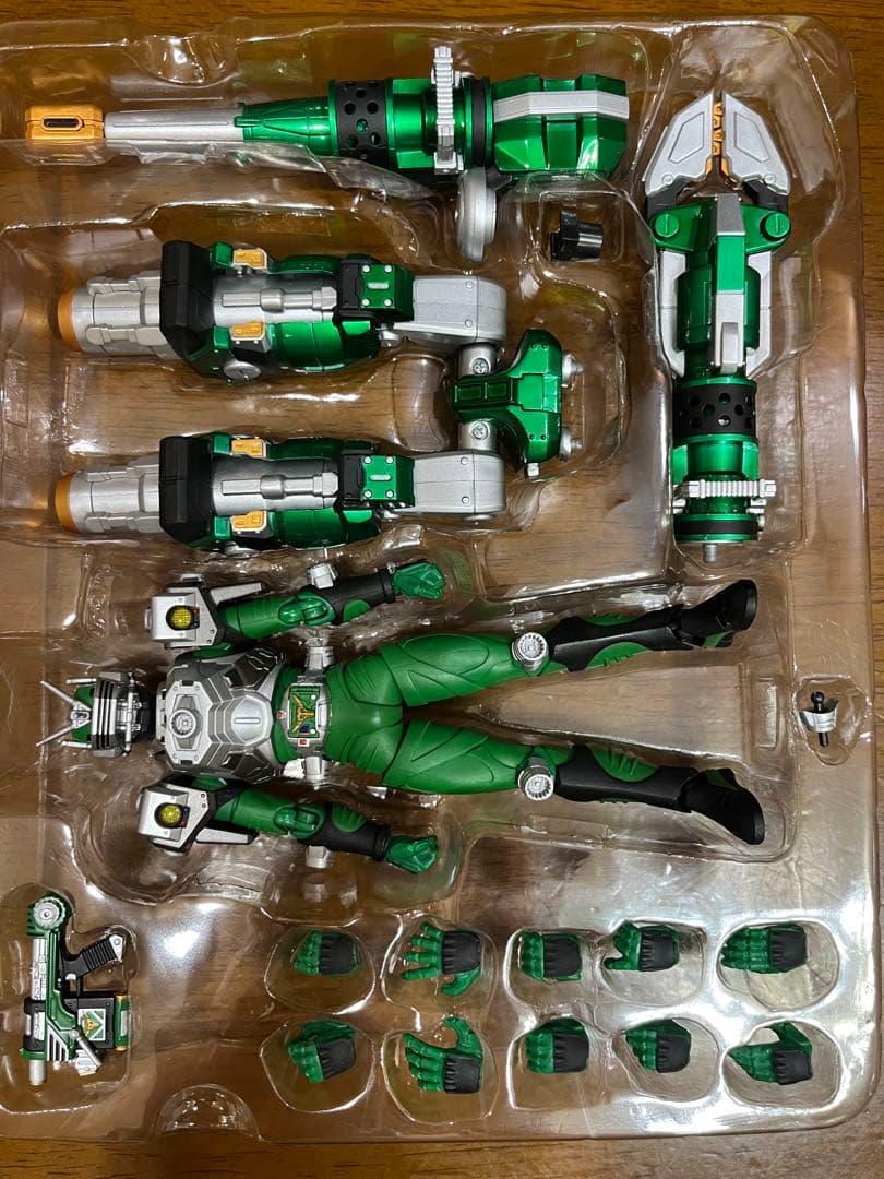 S.H.Figuarts 仮面ライダー ゾルダ & マグナギガ