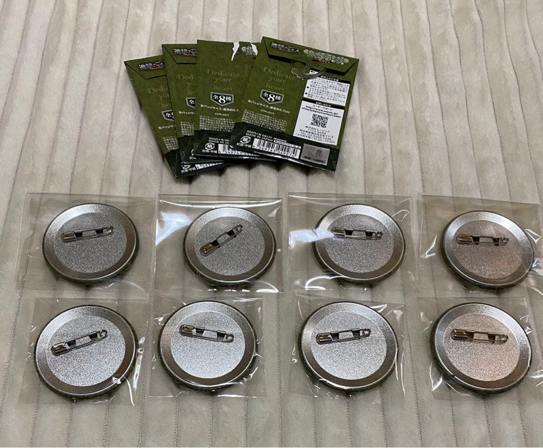 進撃の巨人 リヴァイ キャラバッジコレクション　缶バッジ8個セット