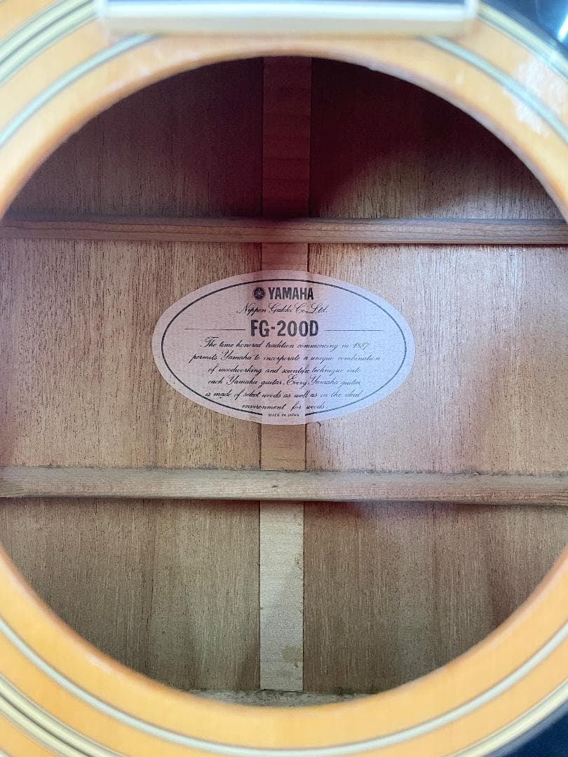 YAMAHA FG-200D ハードケース(難有)と小物付き